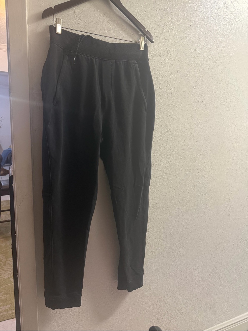 lululemon athletica Black Men's Jogger Sweatpants - Slim Fit